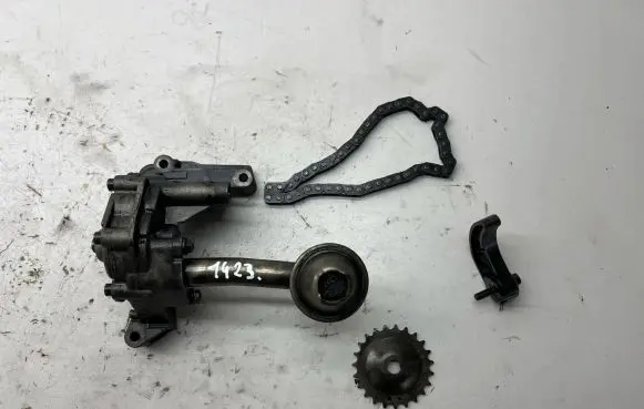 Volkswagen Caddy Oil pump 038115121A