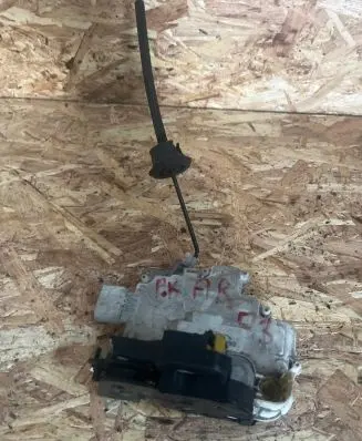 Audi A8 S8 D3 4E Front door lock 8e1837015aa