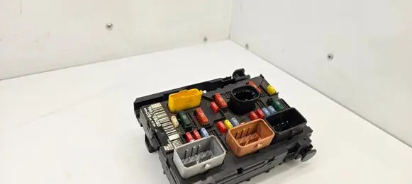 Citroen C4 Grand Picasso Fuse module 9661708080
