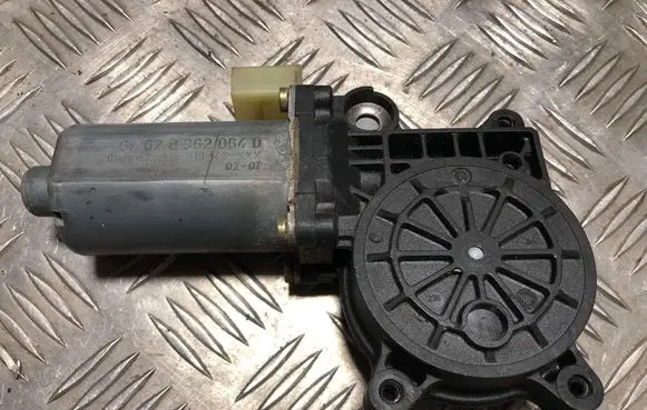 BMW 3 E46 Front door window regulator motor 8362064 119143XXX