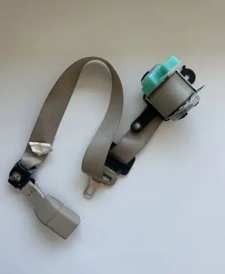 Subaru Legacy Rear seatbelt 