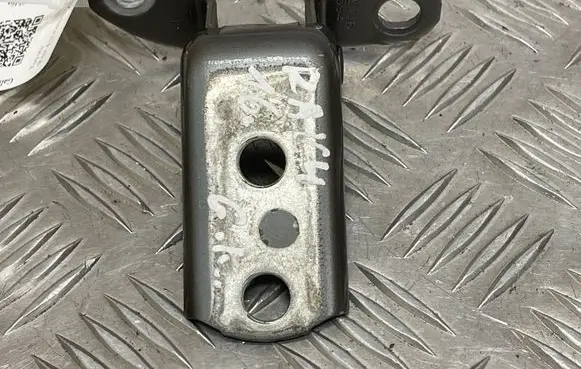Toyota RAV 4 (XA40) Rear door upper hinge A046694