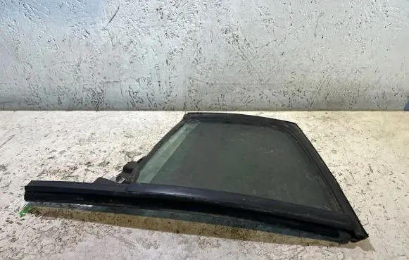 Dodge Charger Rear vent window glass 43R000183 E000989 DOT865FYGM53