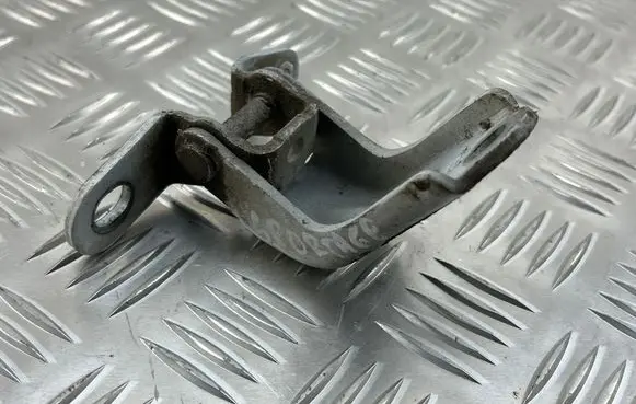 KIA Sportage Front door lower hinge 