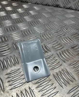 Volkswagen Tiguan Fender mounting bracket 5na809471a
