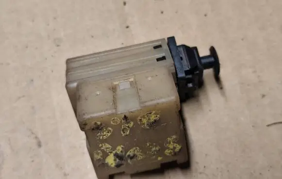 Chrysler LHS Brake pedal sensor switch 04671336