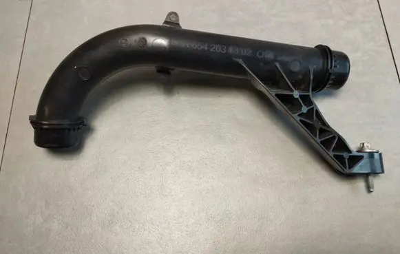 Engine coolant pipe/hose