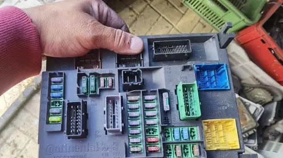 Peugeot 508 RXH Fuse module 9665547580 S180121004G BSMP0400