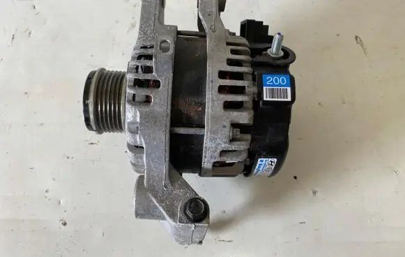 Hyundai Tucson TL Generator/alternator 37300-2U200