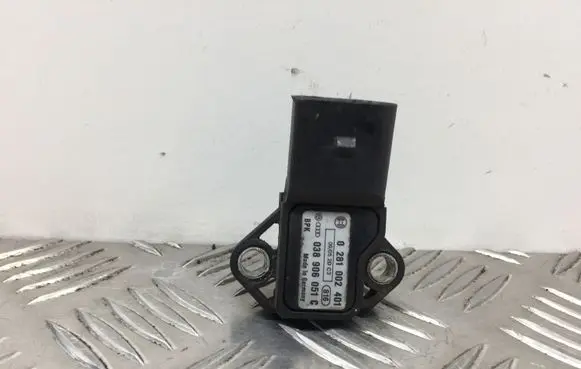 Volkswagen Tiguan Air pressure sensor 038906051C 0281002401