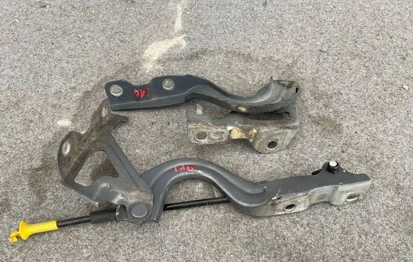 Hyundai i10 Engine bonnet/hood hinges