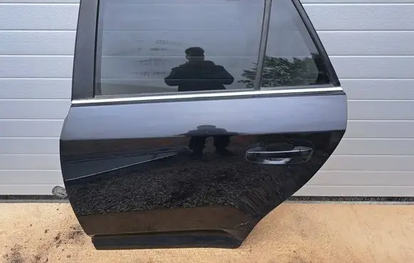 Toyota Avensis T270 Rear door 