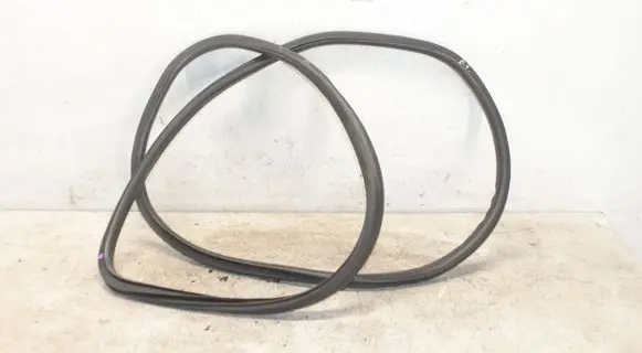 Opel Mokka X Rear door rubber seal (on body) 