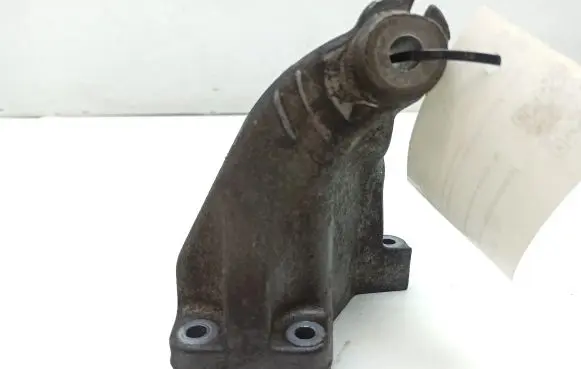 Mercedes-Benz E W211 Engine mounting bracket A6422230004 ENAC46000