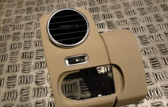 Land Rover Discovery 4 - LR4 Dash center air vent grill
