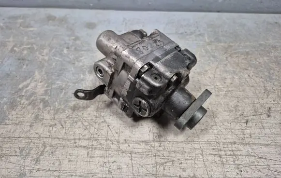 Audi A8 S8 D2 4D Power steering pump 4D0145165P
