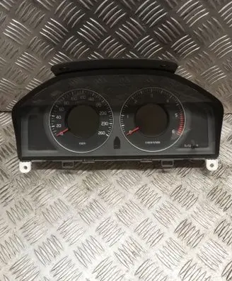 Volvo V70 Speedometer (instrument cluster) 31254535AA