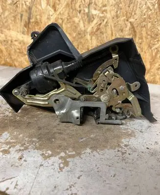 Mercedes-Benz C W202 Rear door lock 2027300635
