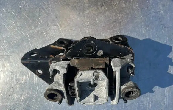 Ford Mondeo Mk III Engine mount bracket 1S717M123BE C9H7A 9649Z