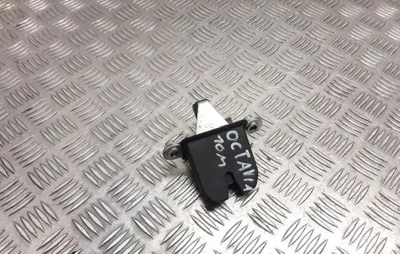 Loading door lock