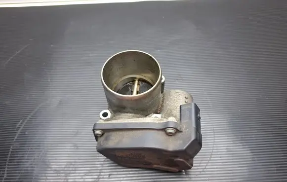 Volkswagen PASSAT B7 Throttle valve 03C133062S A2C53367619