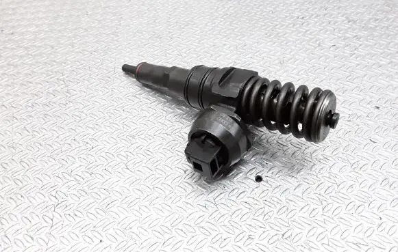 Skoda Octavia Mk2 (1Z) Fuel injector 038130073AG