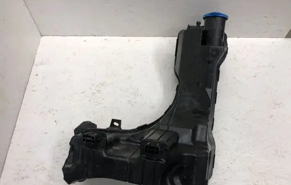 BMW 1 F70 Windshield washer fluid reservoir/tank 5A357A7 31523010 61665A8A039