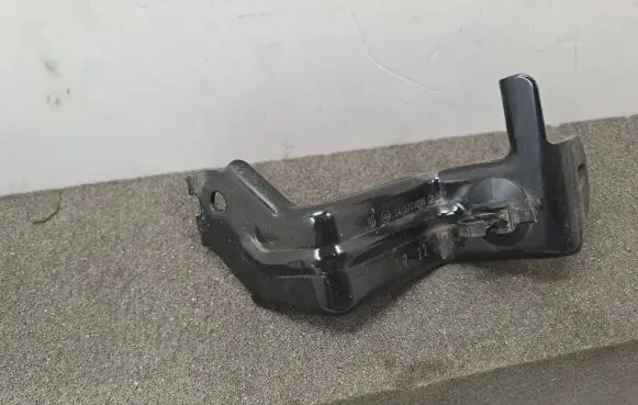 Dacia Sandero III other engine part 241377701R