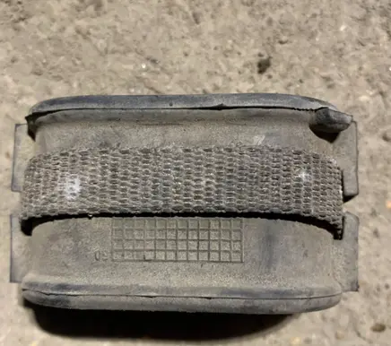 Opel Vivaro Muffler mount bracket/holder 91166194 8200012013