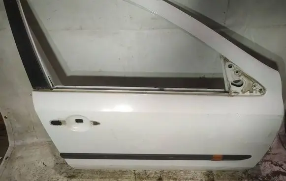 Renault Laguna II Front door baltos