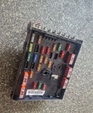 Volkswagen PASSAT B6 Fuse module 3C0937125