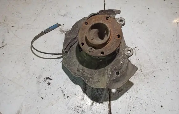 BMW 5 E39 Front wheel hub
