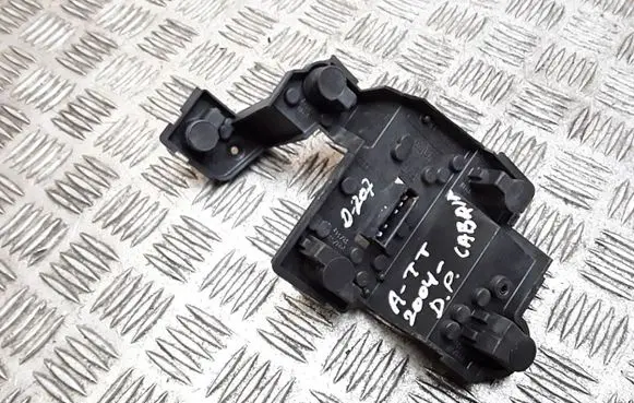 Audi TT Mk1 Tail light bulb cover holder 89100110