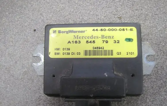Mercedes-Benz ML W163 Transfer box differential control unit A1635457932