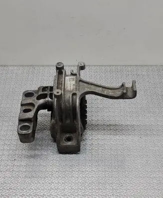 Volkswagen Golf VII Engine mount bracket 5Q0199262BJ 10082015 X44TAEG311400S