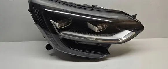 Renault Megane IV Headlight/headlamp 260103857R R135