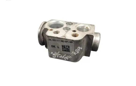 Volkswagen Touareg II Air conditioning (A/C) expansion valve 7P0820679A 52437429 328512