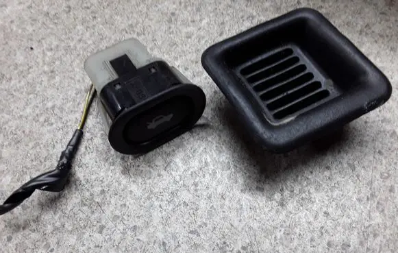 Saab 9-5 Tailgate opening switch 4741815 4733440