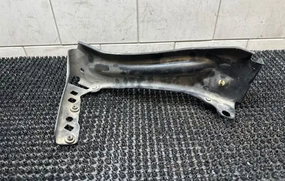 Audi TT TTS Mk2 Fender mounting bracket 8J0821136F