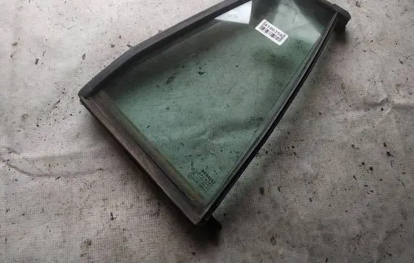 Renault Laguna II Rear vent window glass as2