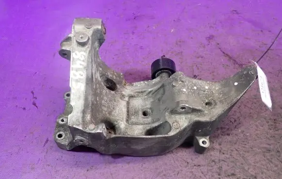 BMW 5 E60 E61 Generator/alternator bracket 11167802639-02