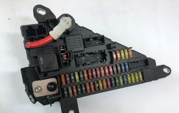BMW 5 E60 E61 Fuse module 690661804 S18956024