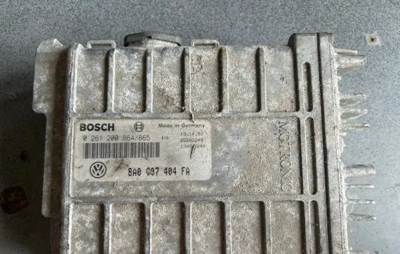 Volkswagen PASSAT B3 Engine control unit/module 8A0907404FA 0261200864 0261200865