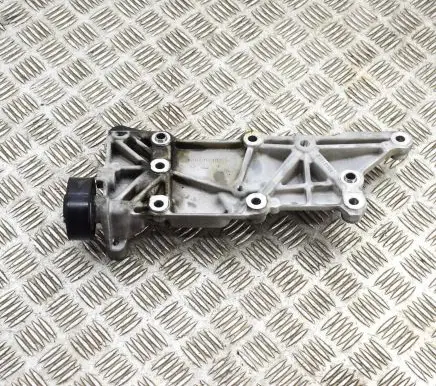 Engine mounting bracket