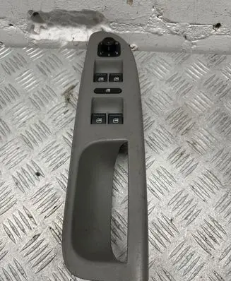 Volkswagen PASSAT B6 Electric window control switch 3C1867171