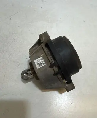BMW 5 G30 G31 Engine mount bracket 6860471