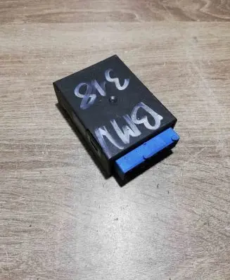 BMW 3 E36 Window wiper relay 8357068 05012100