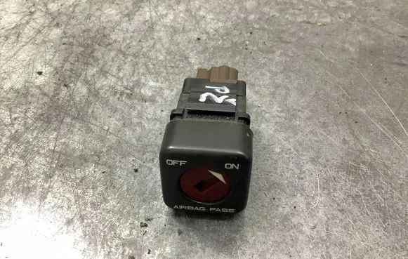 Passenger airbag on/off switch