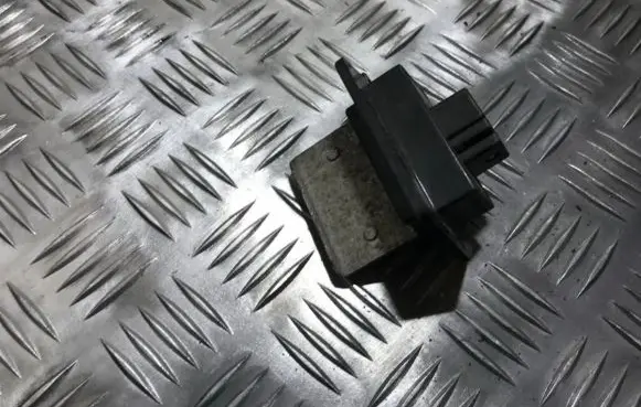 Mazda 626 Heater blower motor/fan resistor hb151ga5ra 1k22