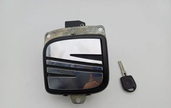 Seat Cordoba (6L) Tailgate/trunk/boot exterior handle 6L6827573B 1M0959781B